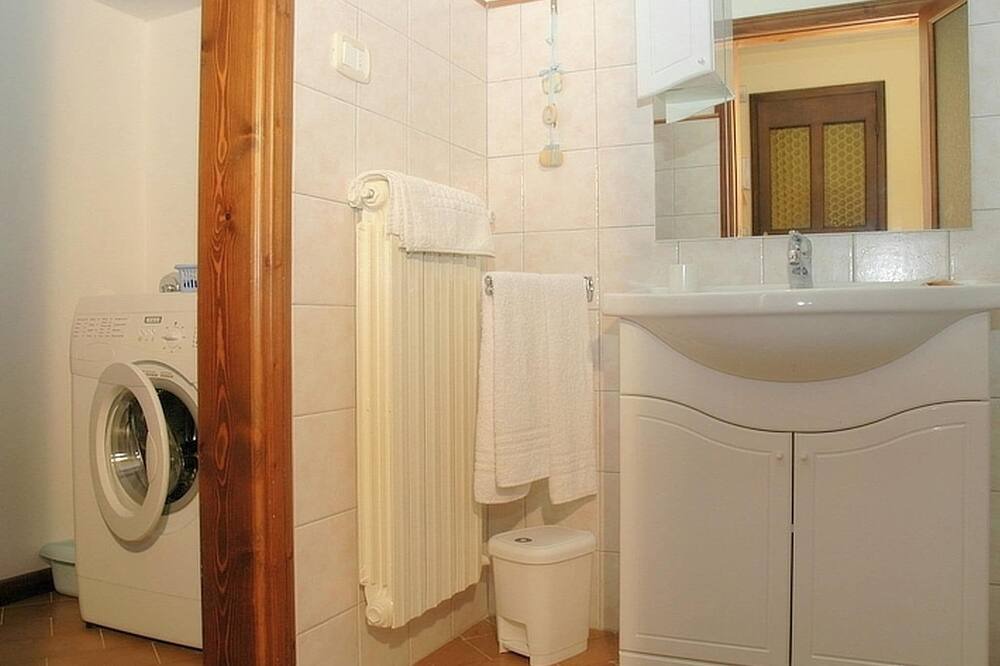 Photo of Bathroom in Popoltaio-Schiacciato