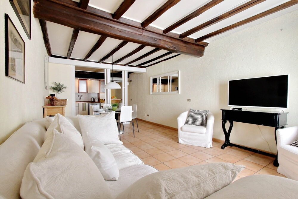 Photo of Livingroom in Navona