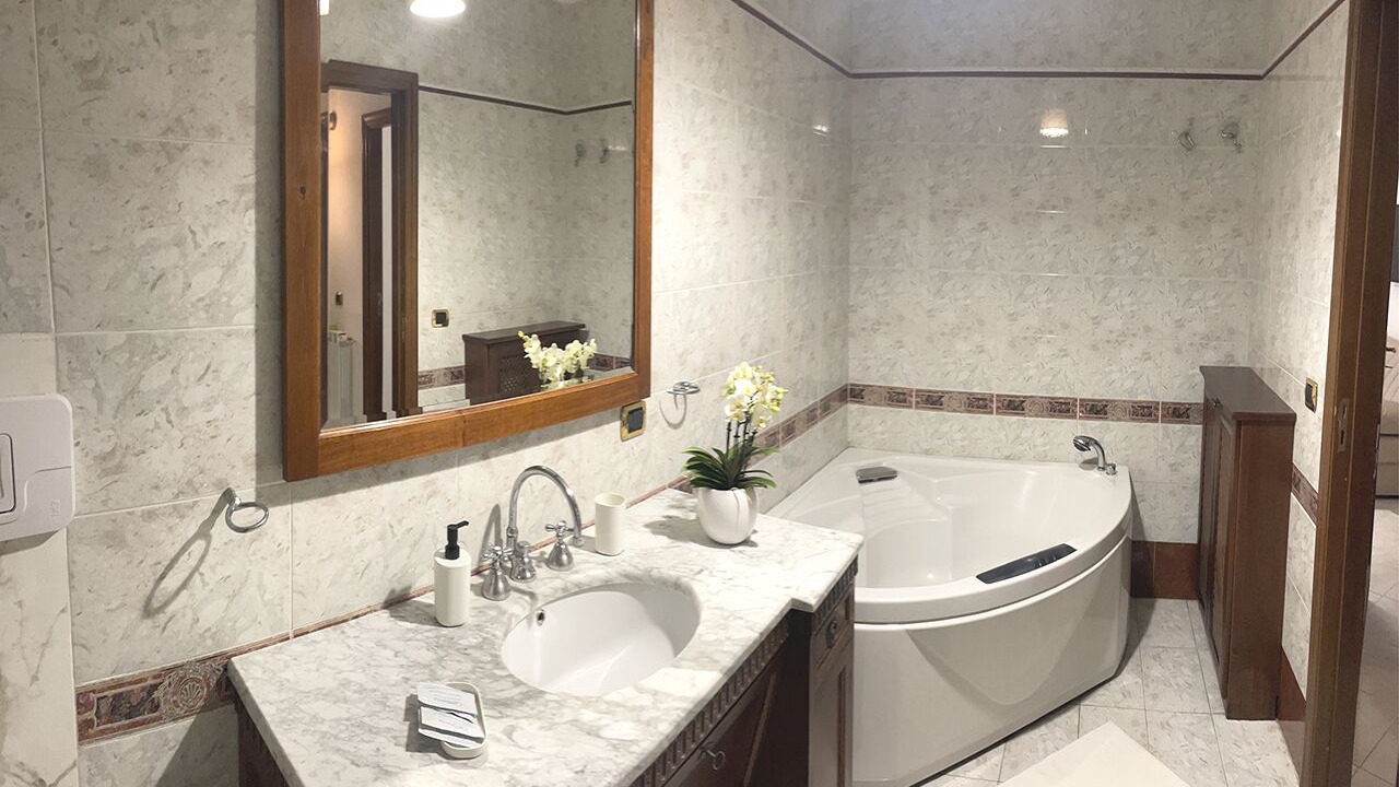 Photo of Bathroom in Naples
