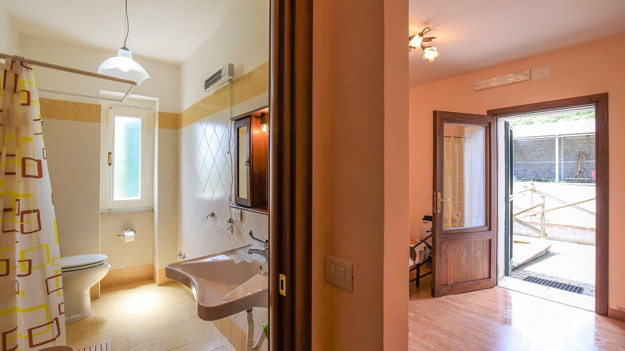 Photo of Bathroom in Preci