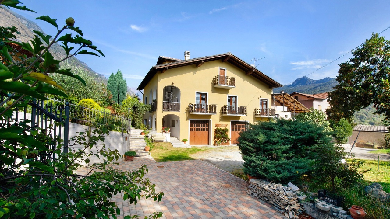 Photo of Outdoor in Issogne