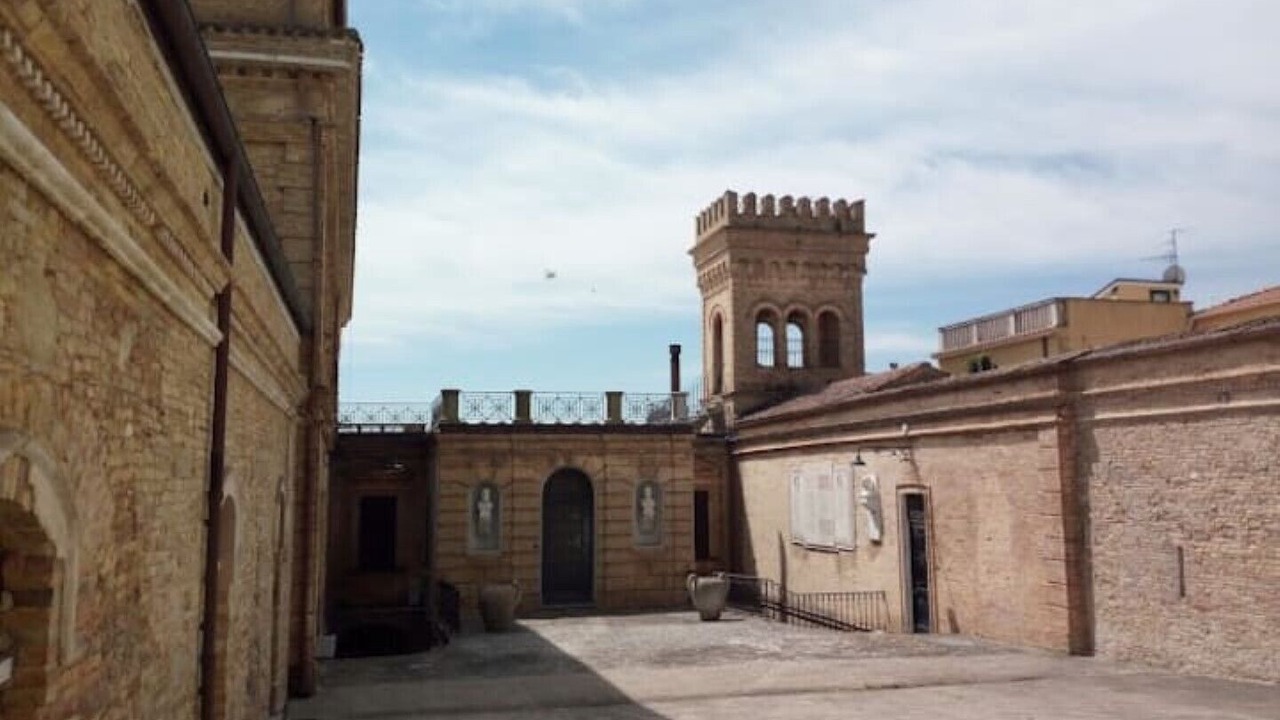 Photo of Others in Atri