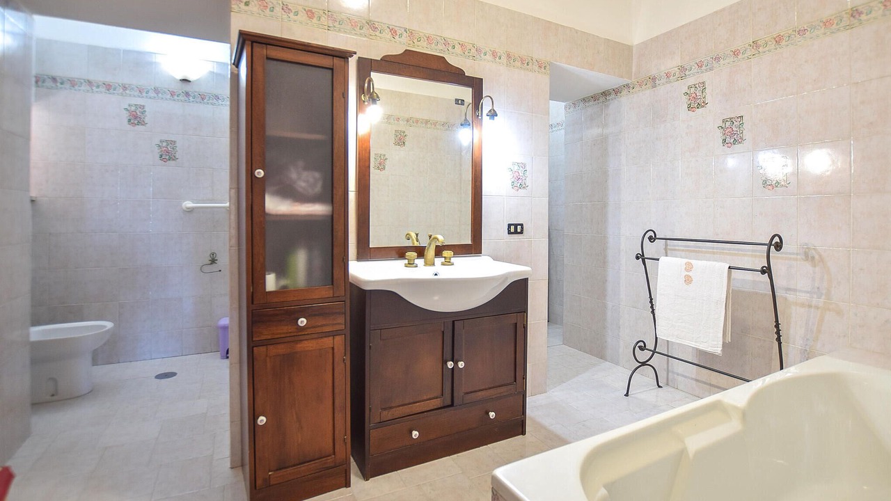 Photo of Bathroom in Roccagloriosa