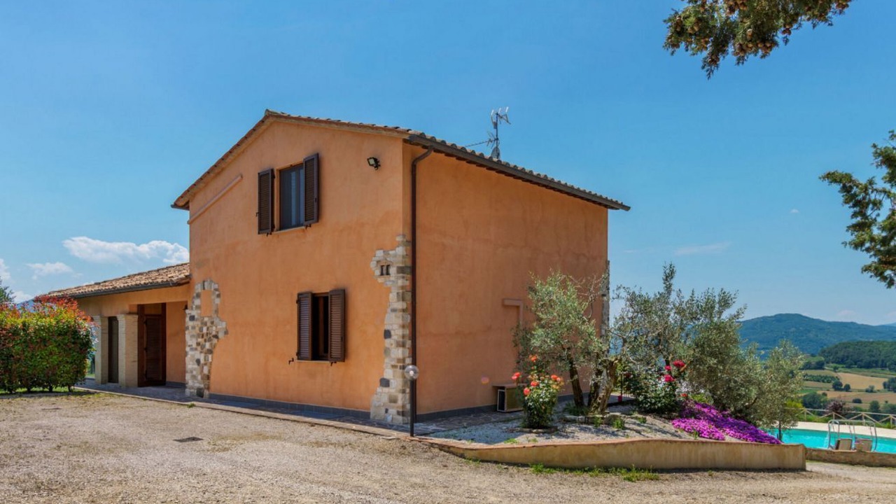 Photo of Outdoor in Montone