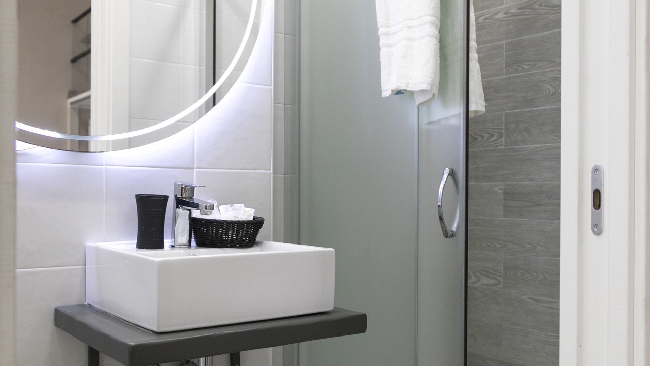 Photo of Bathroom in Naples City Centre