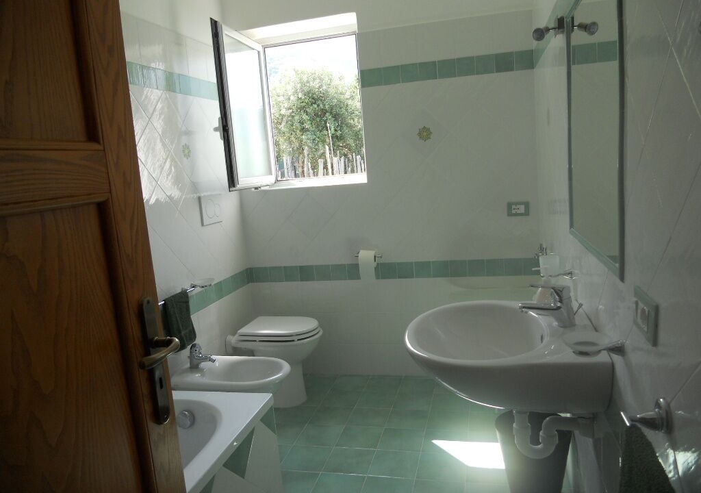 Photo of Bathroom in Forio