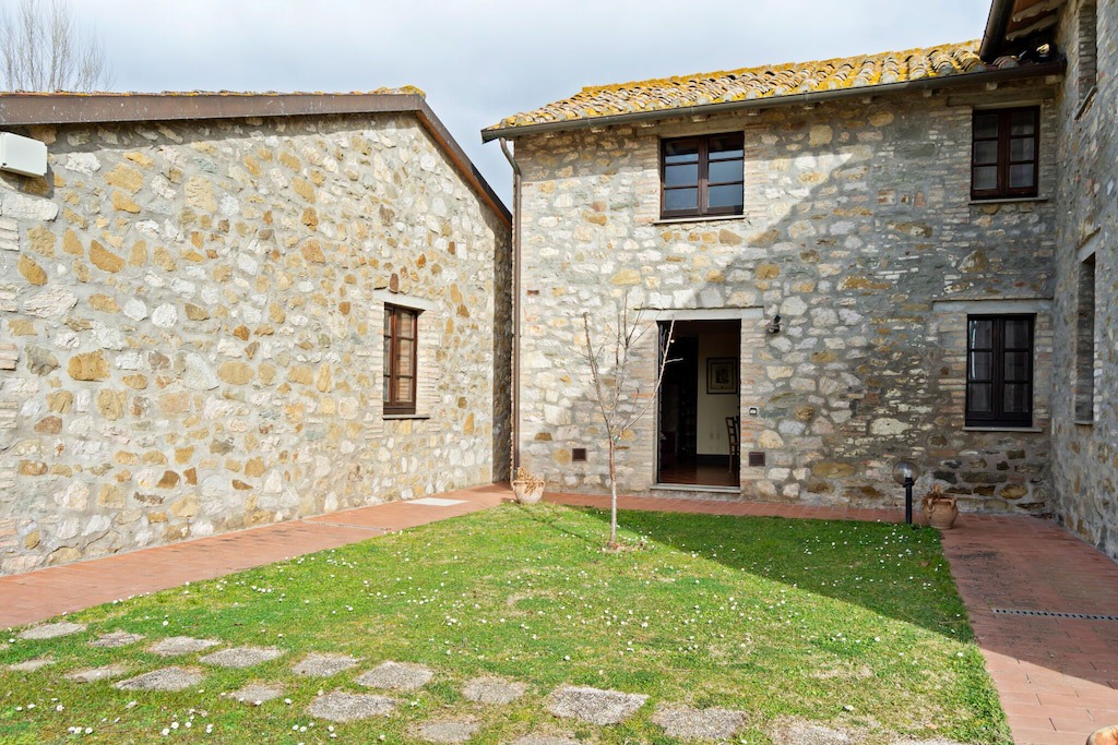 Photo of Buildings in Collesanto