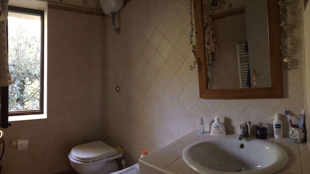 Photo of Bathroom in Scario