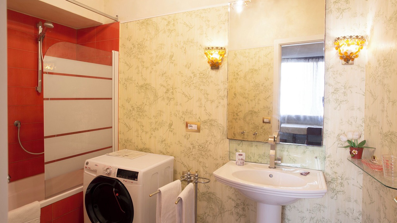 Photo of Bathroom in Rione IX Pigna