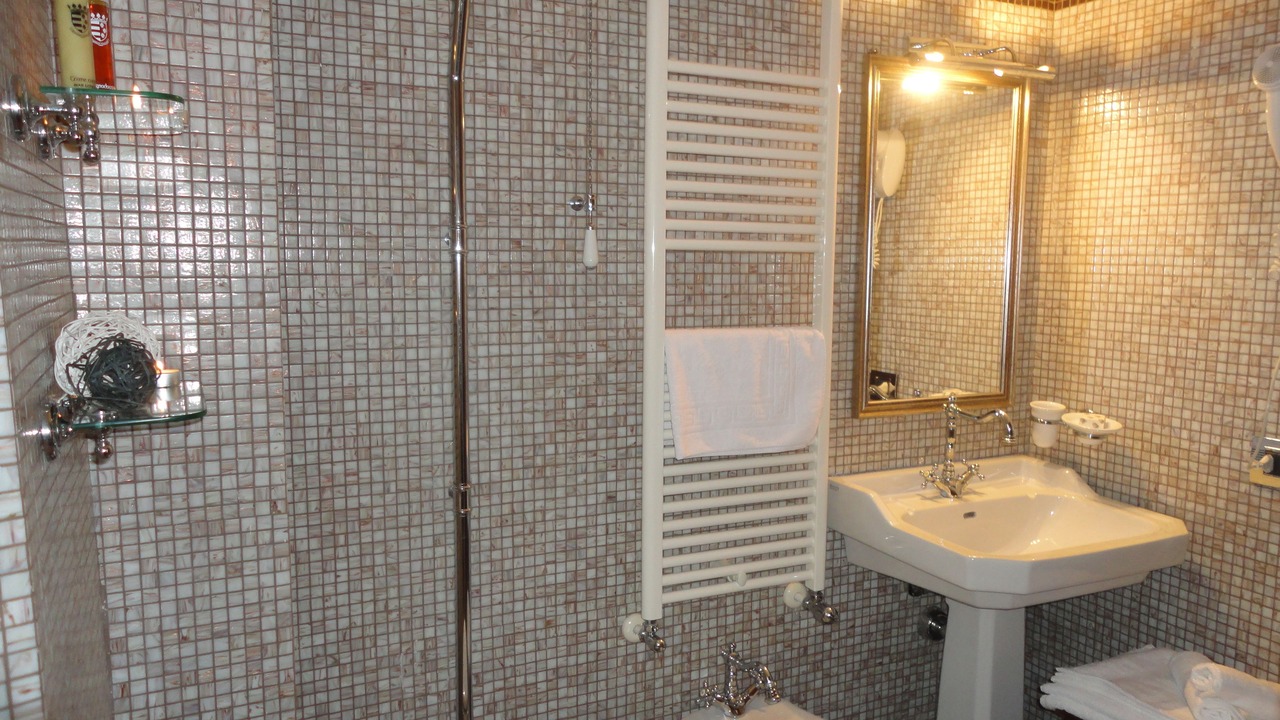 Photo of Bathroom in Izzalini