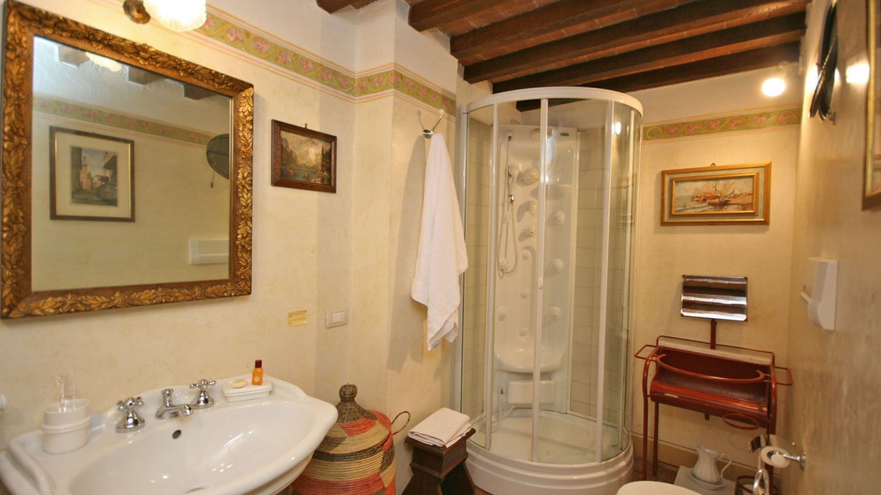Photo of Bathroom in Cortona Old Town