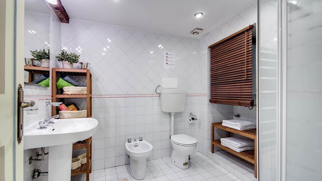 Photo of Bathroom in Rione VI Parione