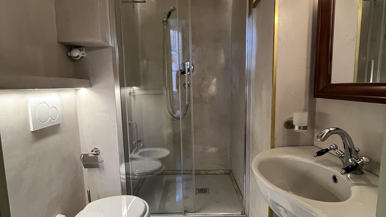 Photo of Bathroom in Rione VI Parione