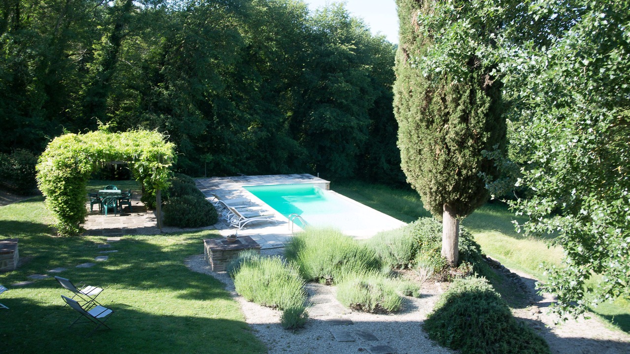 Photo of Others in Montone