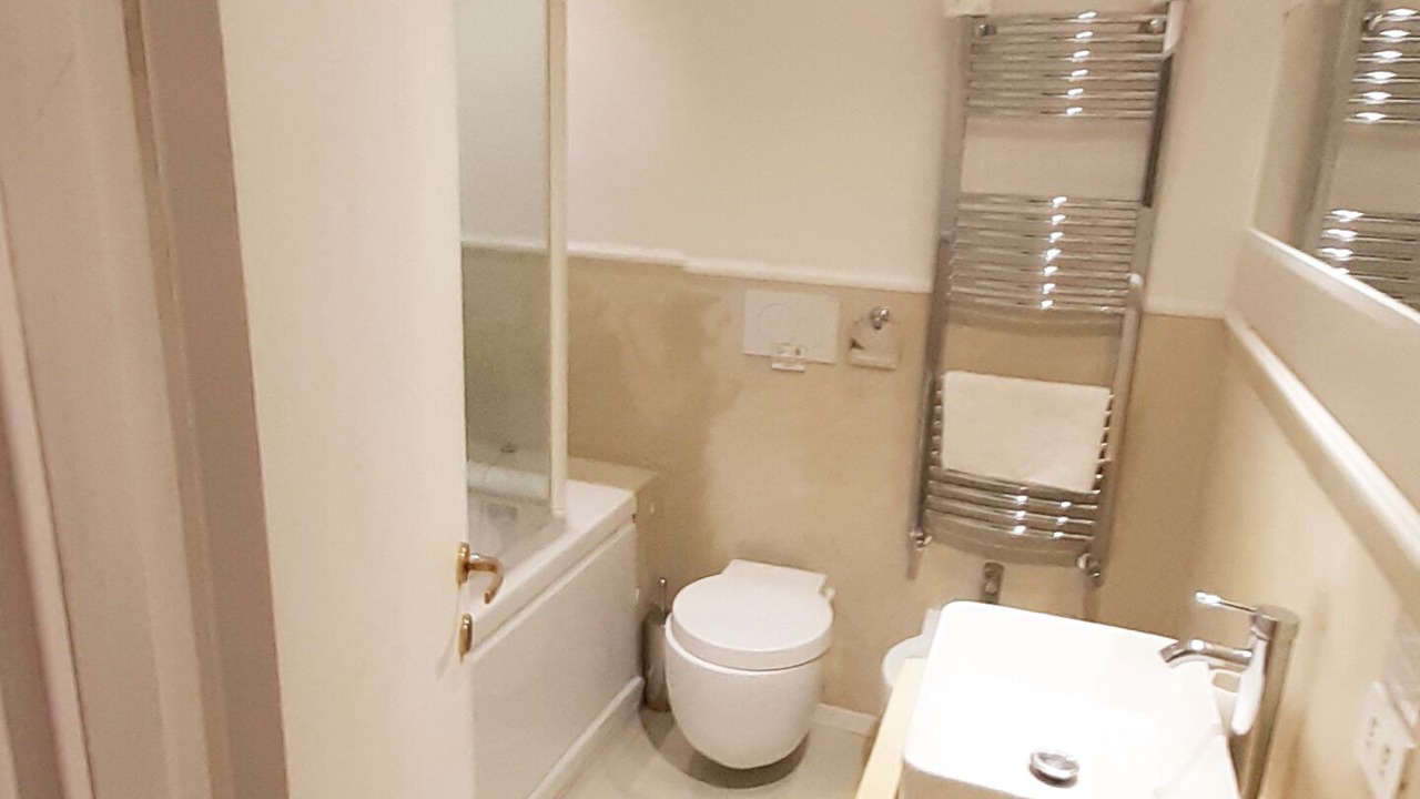 Photo of Bathroom in Rione VI Parione