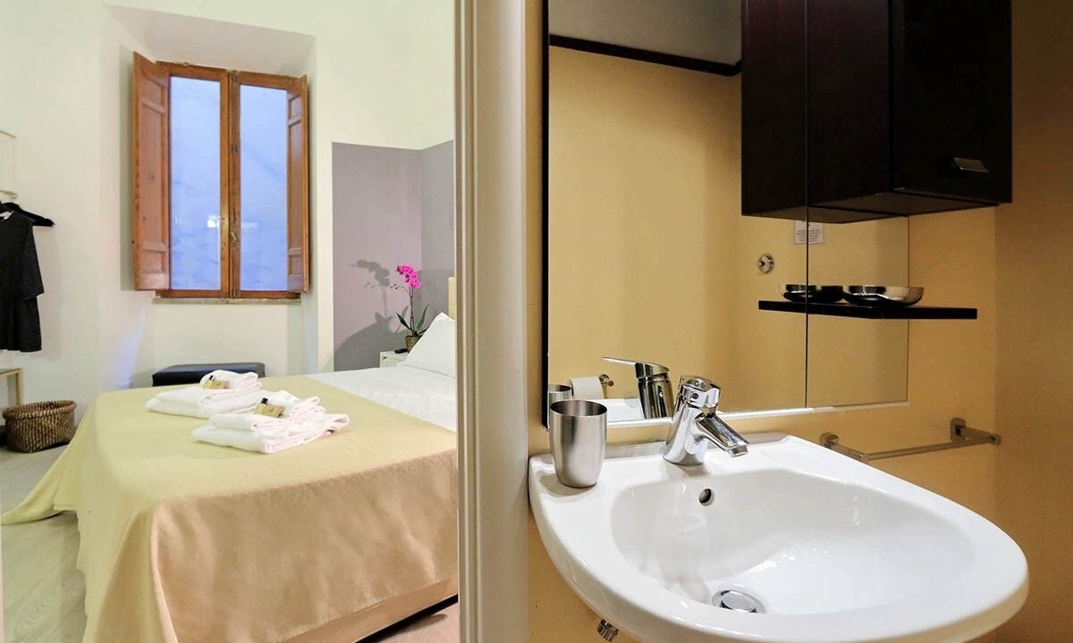 Photo of Bathroom in Rione VI Parione