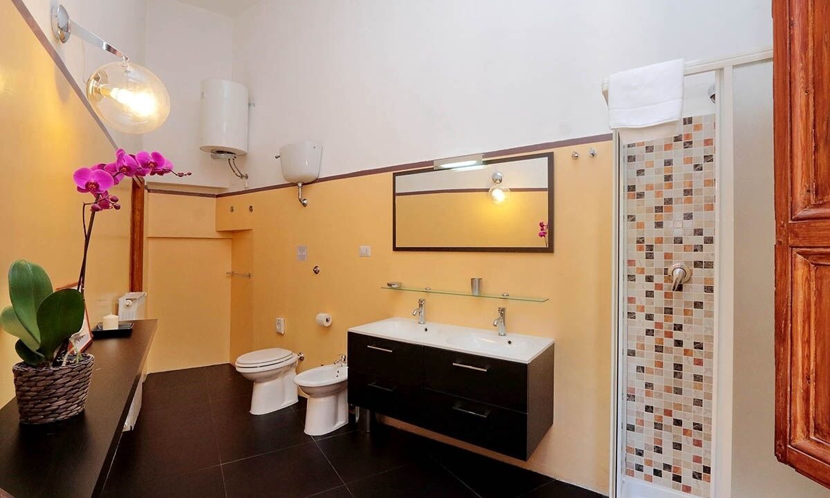 Photo of Bathroom in Rione VI Parione