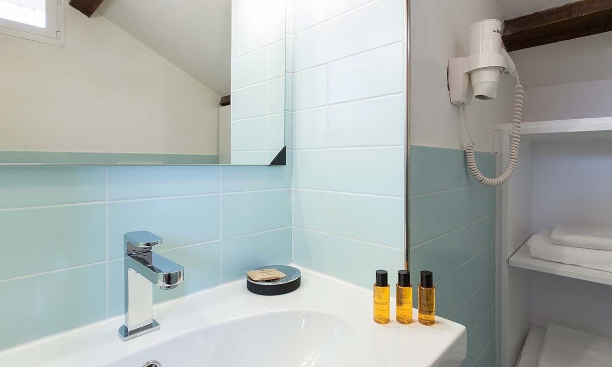 Photo of Bathroom in Rione VI Parione