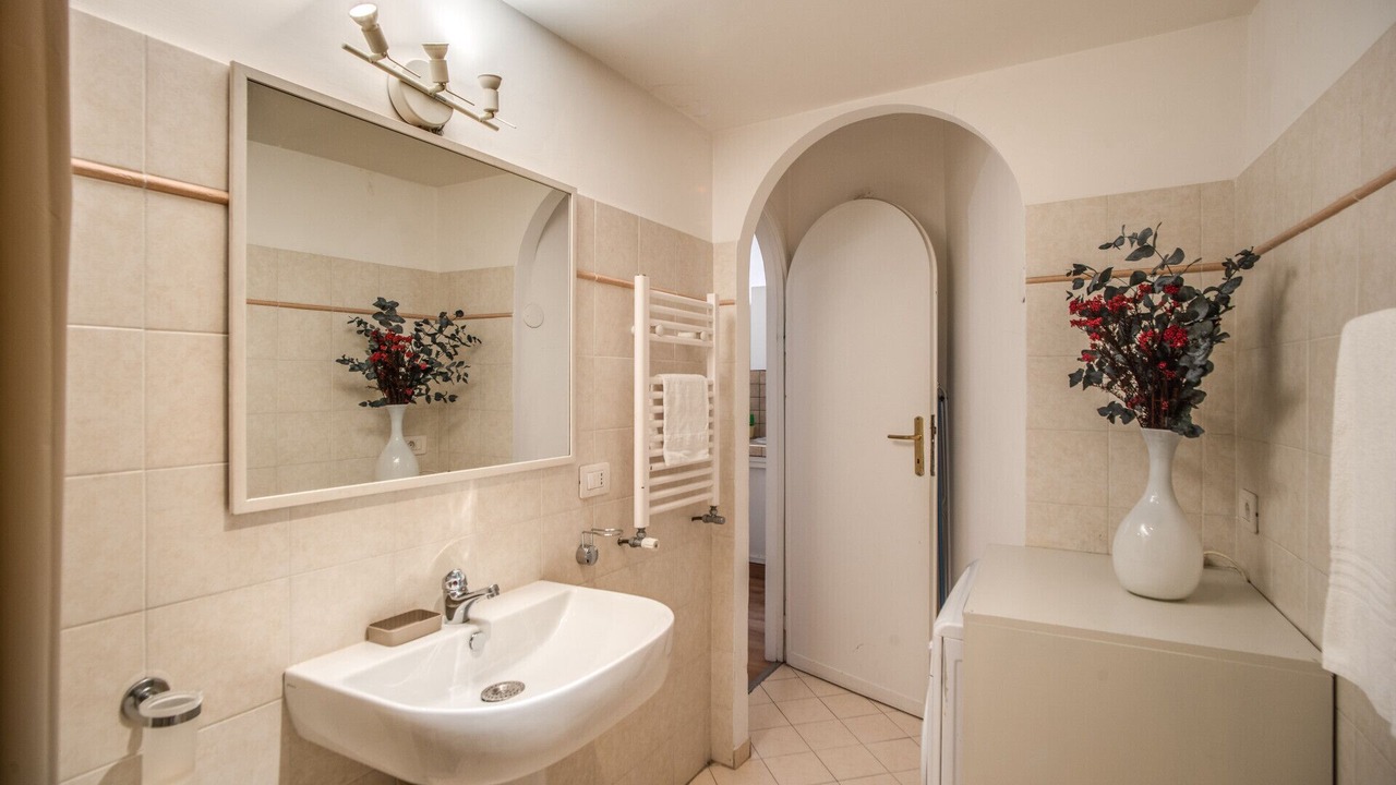 Photo of Bathroom in Rione VI Parione