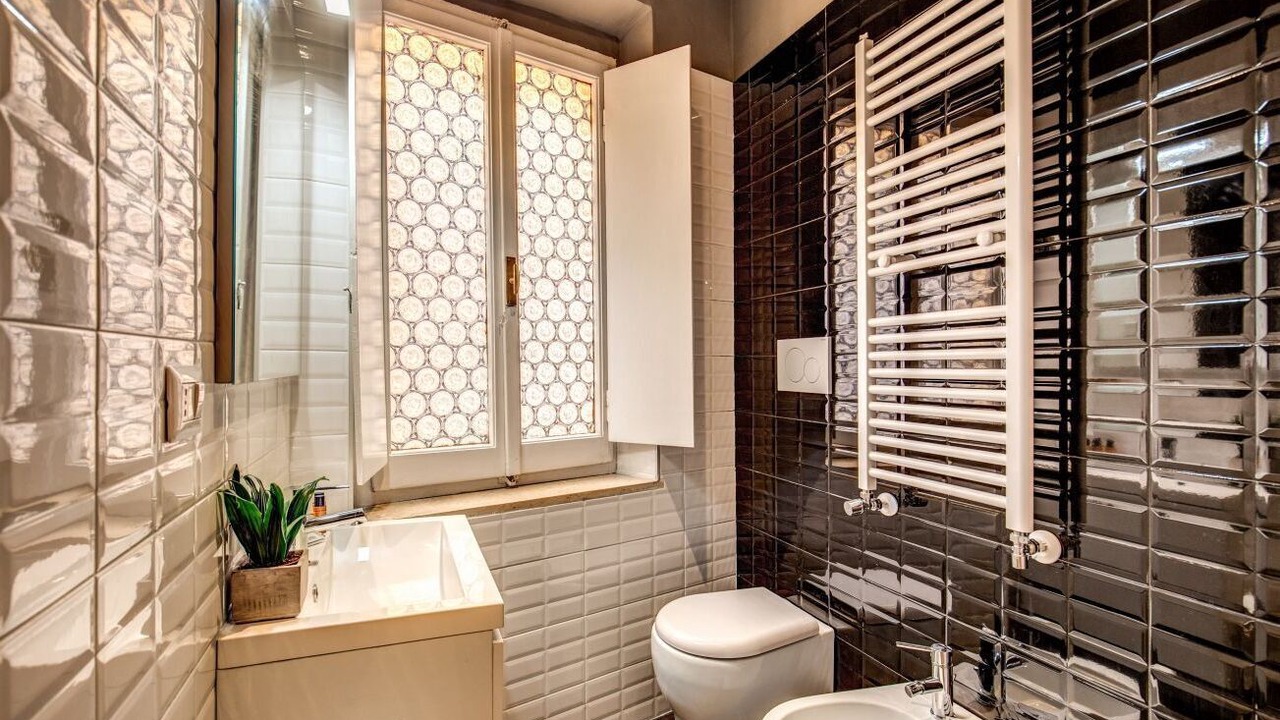 Photo of Bathroom in Rione VI Parione