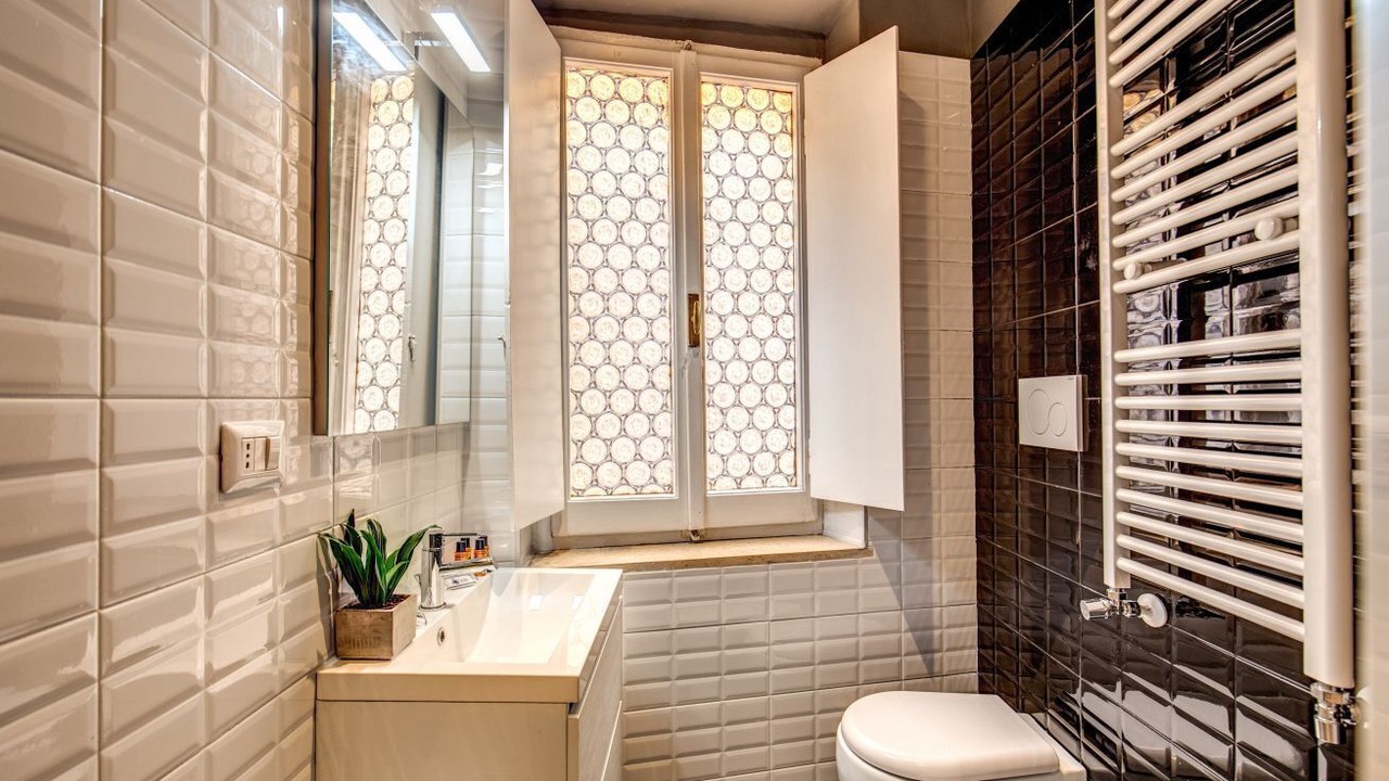 Photo of Bathroom in Rione VI Parione