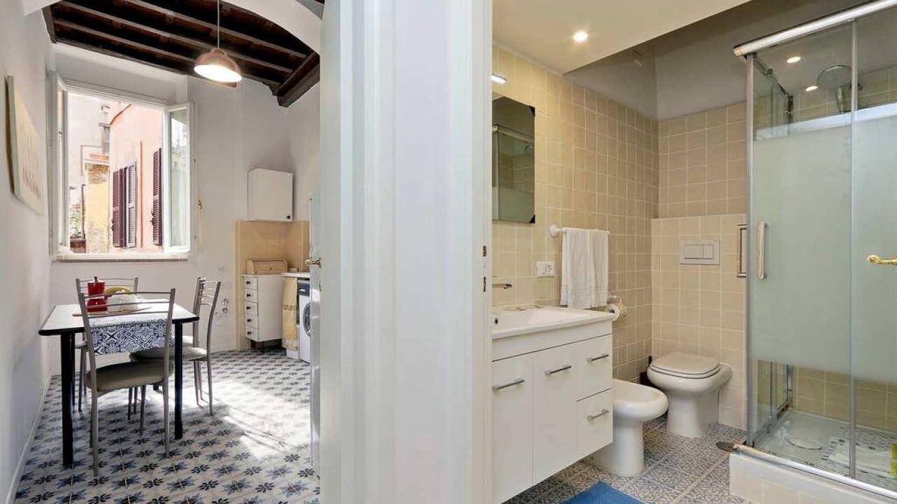 Photo of Bathroom in Rione VI Parione