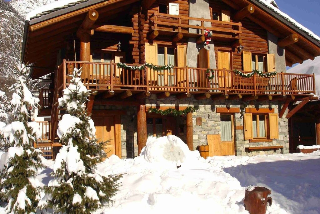 Photo of Buildings in Antey-Saint-Andre
