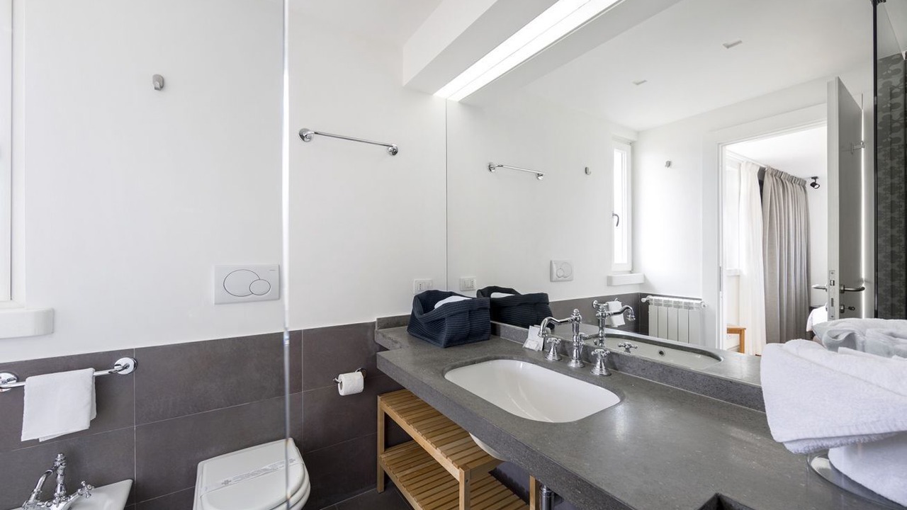 Photo of Bathroom in Rione IX Pigna