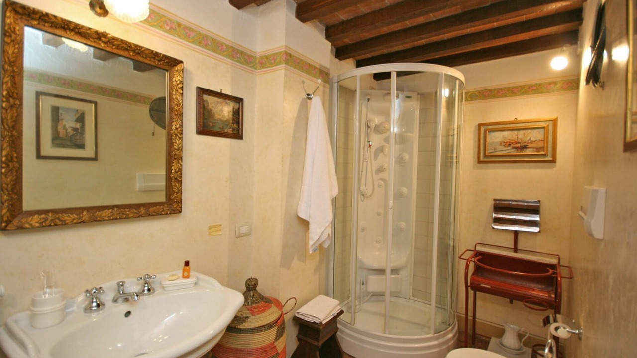 Photo of Bathroom in Cortona Old Town