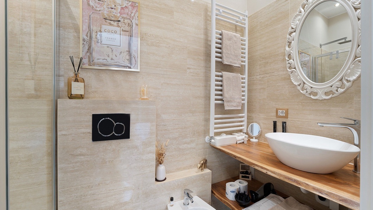 Photo of Bathroom in Bee
