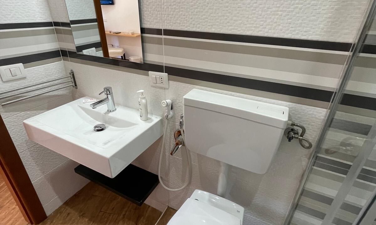 Photo of Bathroom in Naples City Centre