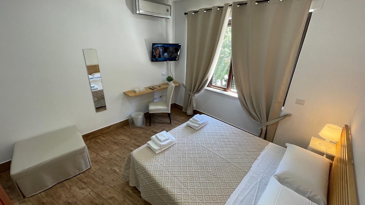 Photo of Bedroom in Naples City Centre