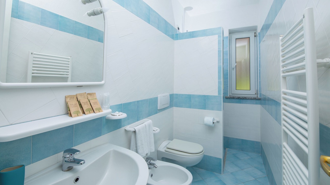 Photo of Bathroom in Forio