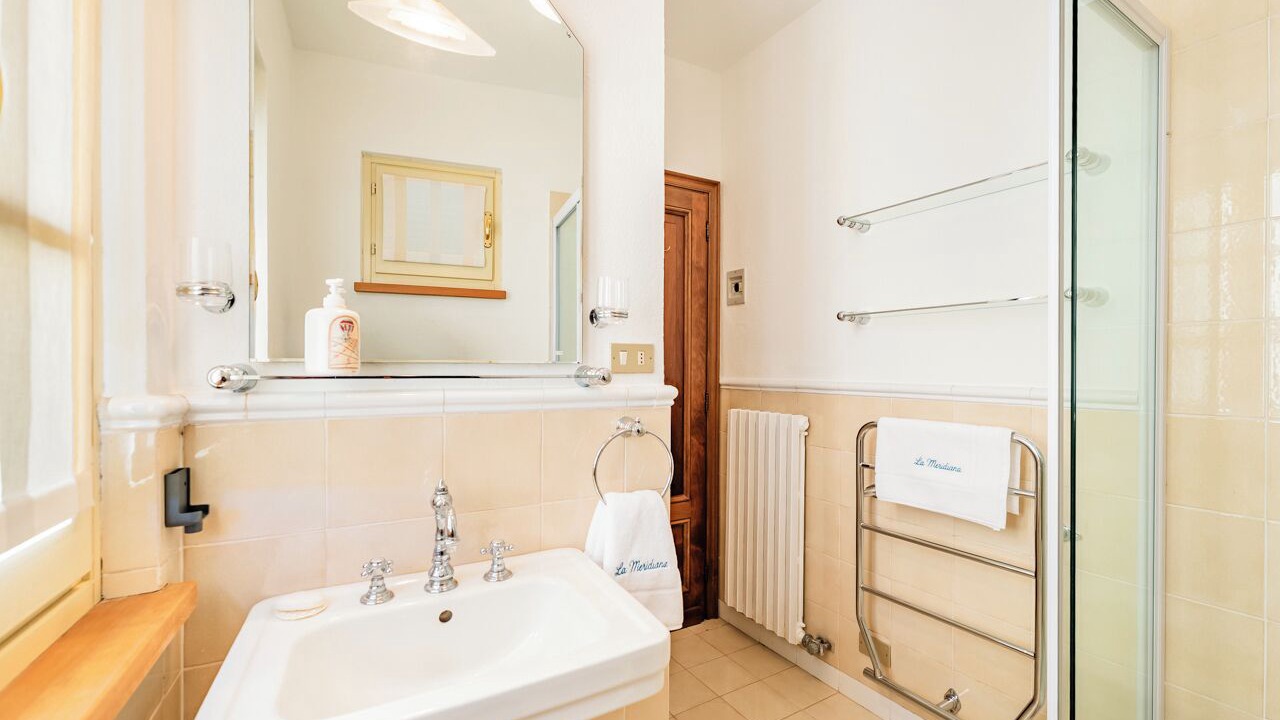 Photo of Bathroom in Carru