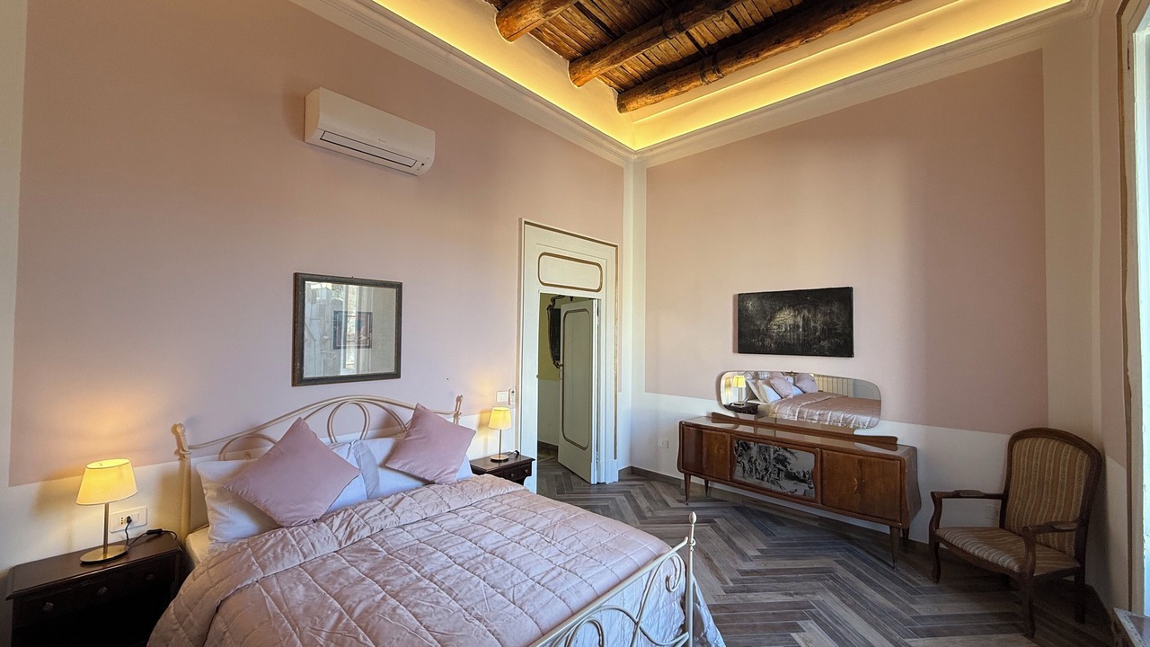 Photo of Bedroom in Naples City Centre