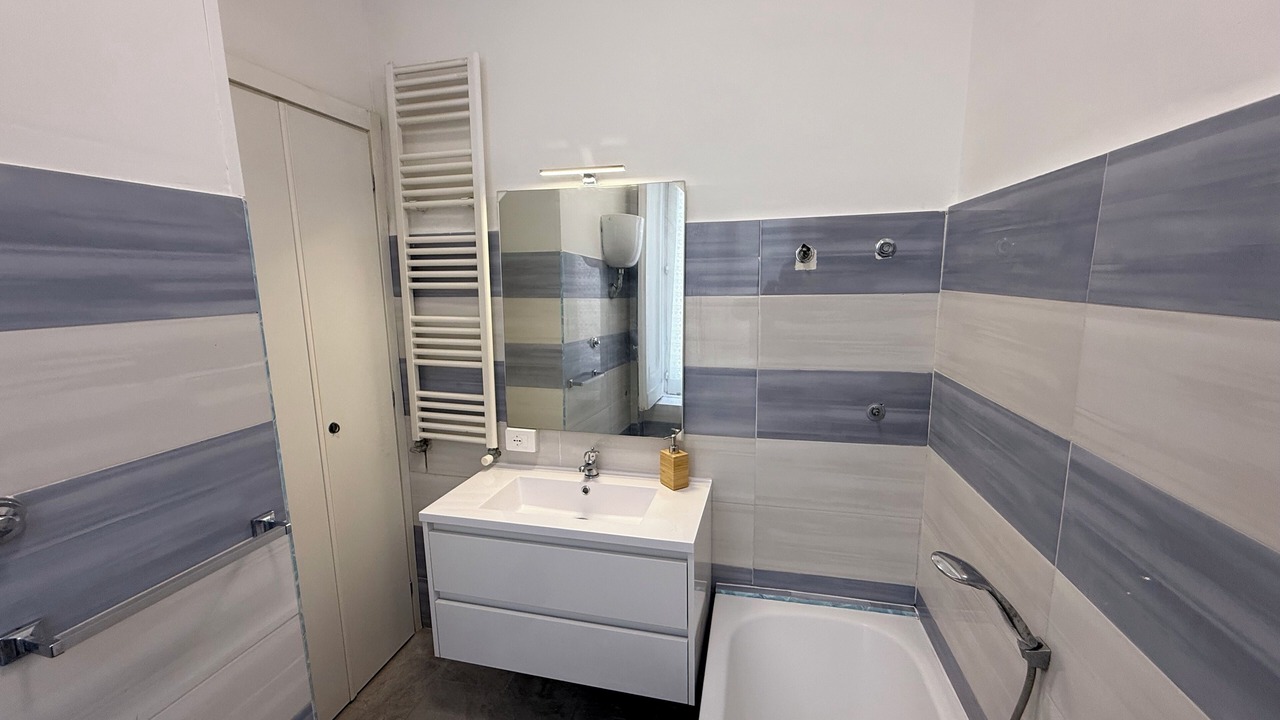 Photo of Bathroom in Naples City Centre