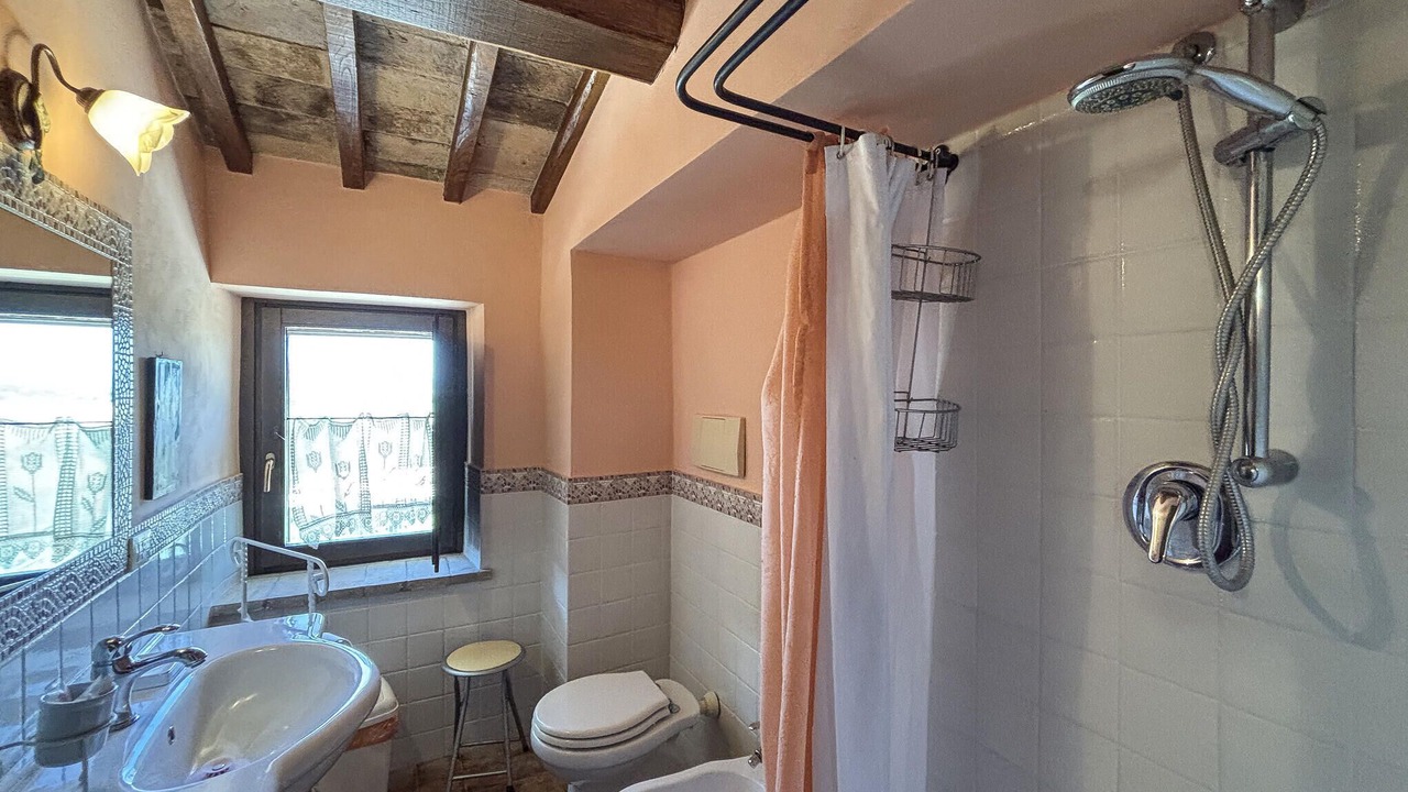 Photo of Bathroom in Corbara