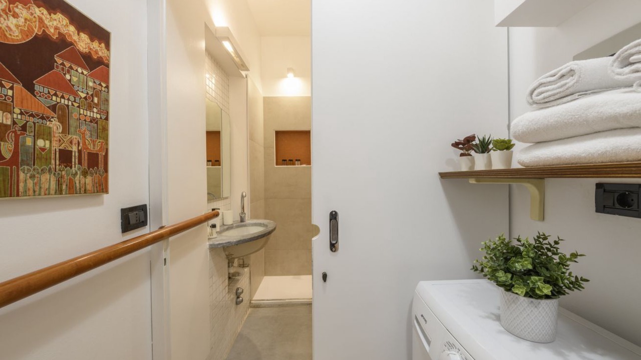 Photo of Bathroom in Tricolore