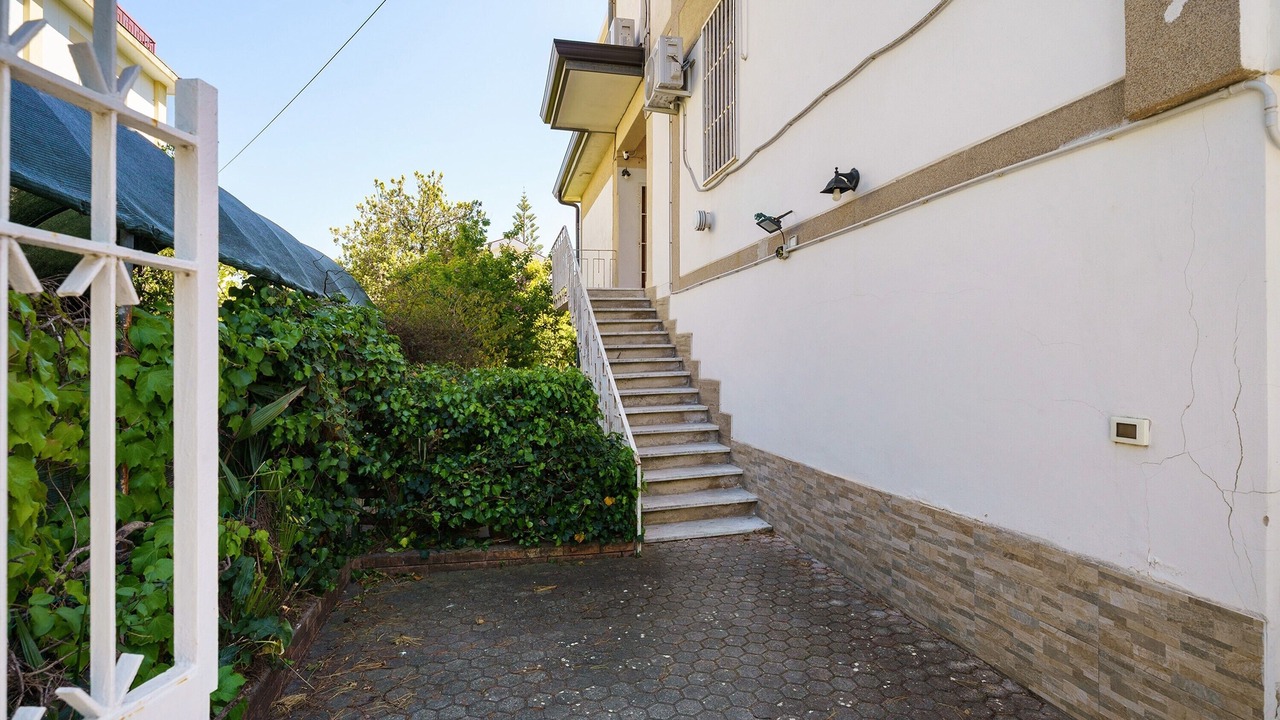 Photo of Outdoor in Laura