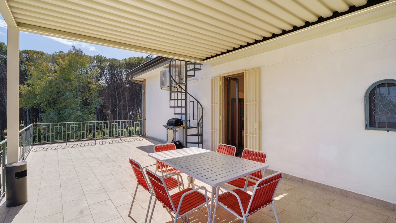 Photo of Outdoor in Laura