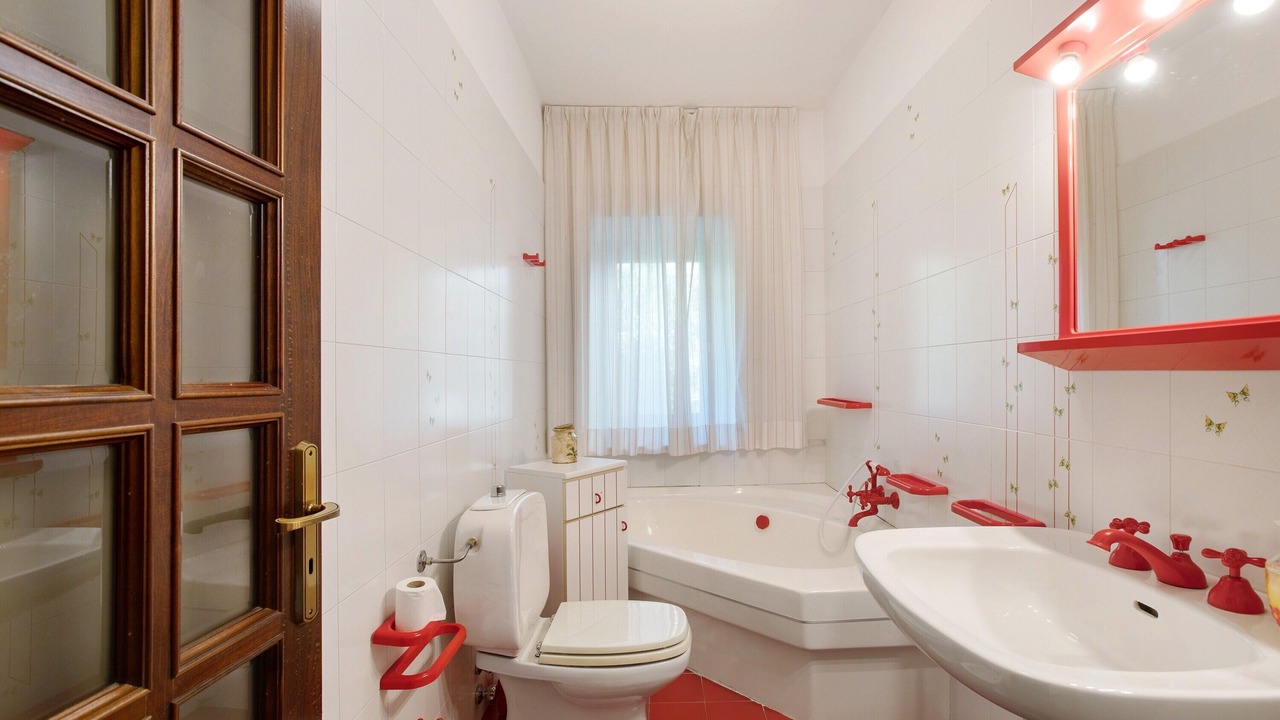 Photo of Bathroom in Sarre