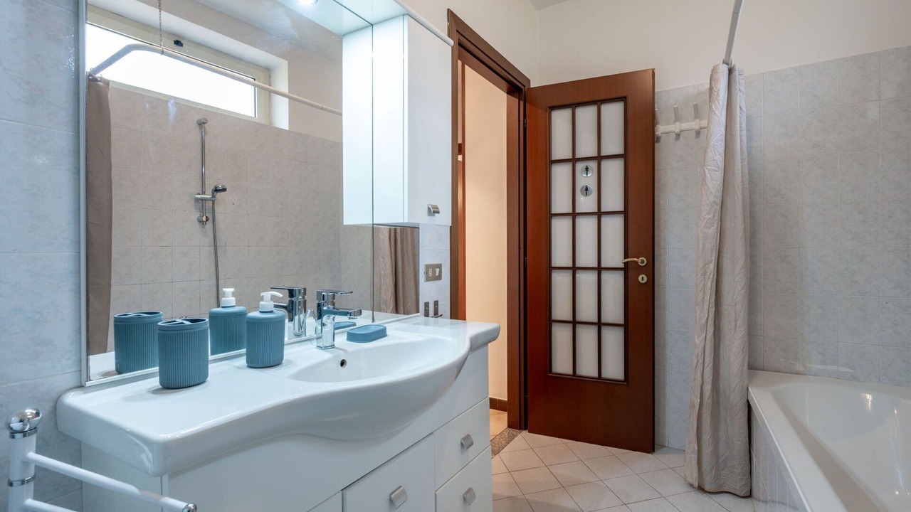 Photo of Bathroom in Bee