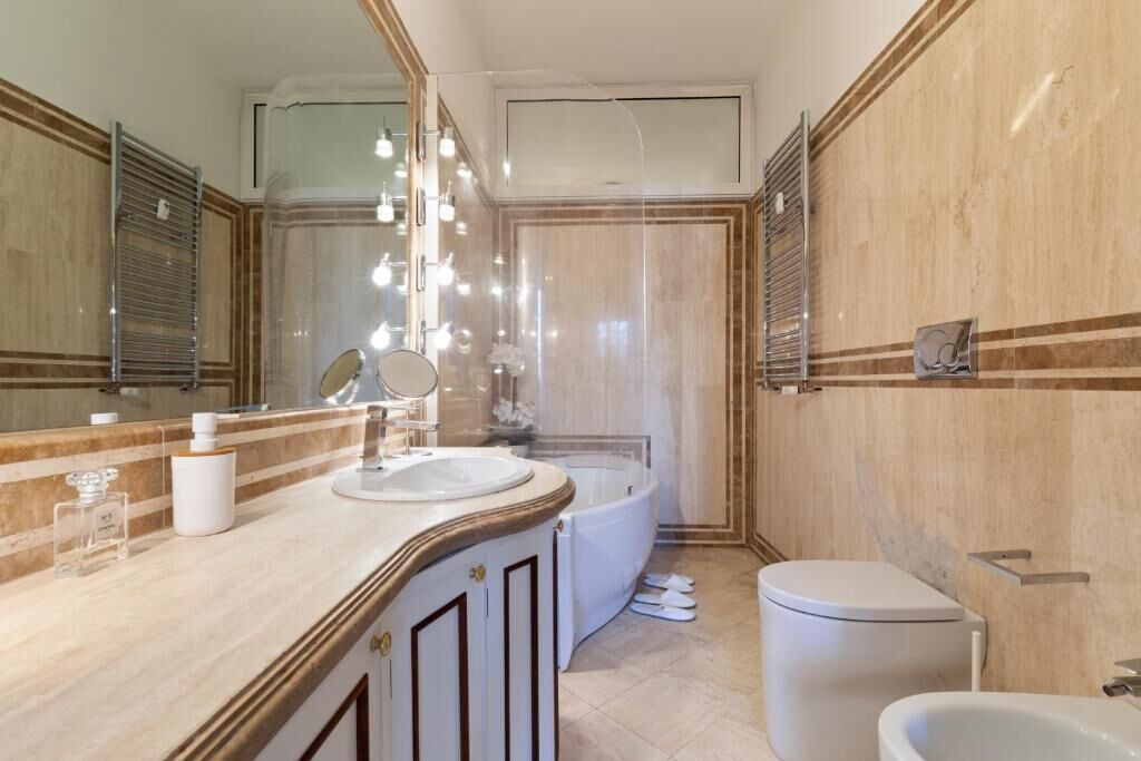 Photo of Bathroom in Rione VI Parione