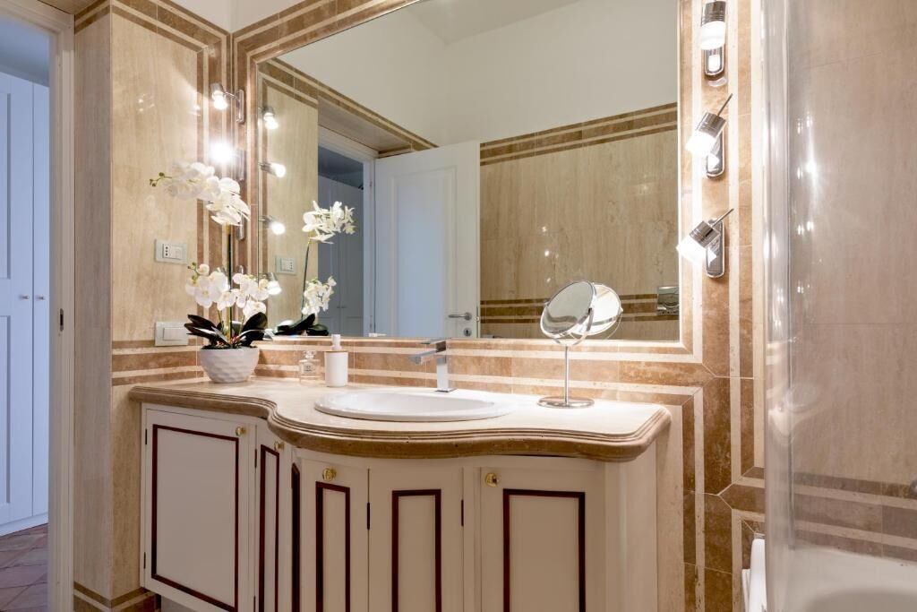 Photo of Bathroom in Rione VI Parione