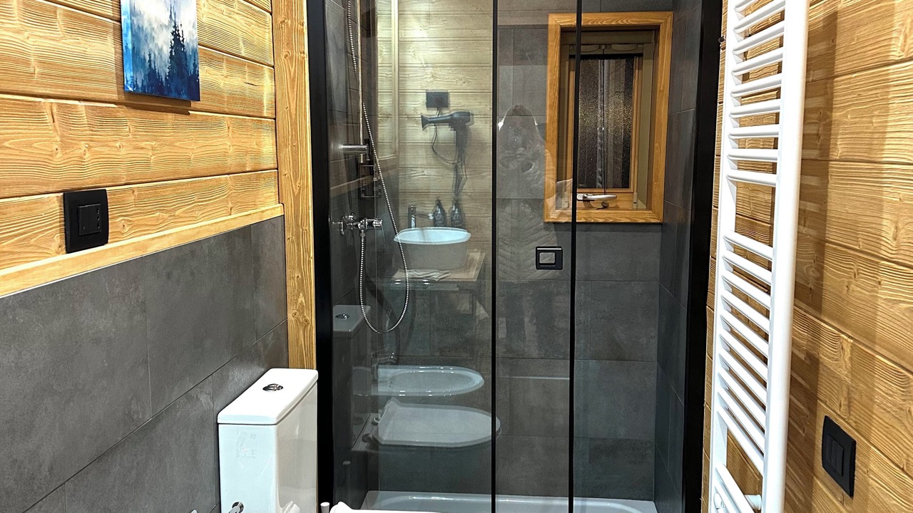 Photo of Bathroom in La Salle