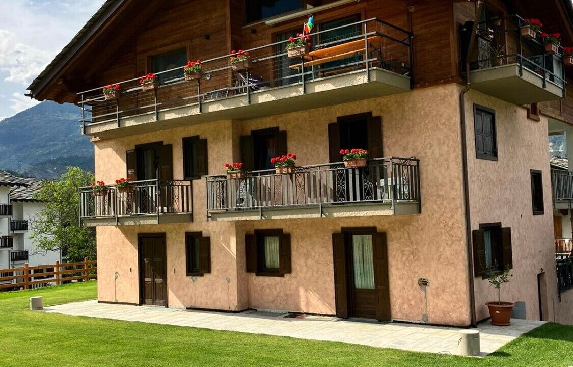 Photo of Outdoor in Introd