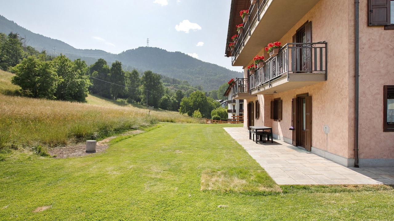 Photo of Outdoor in Introd