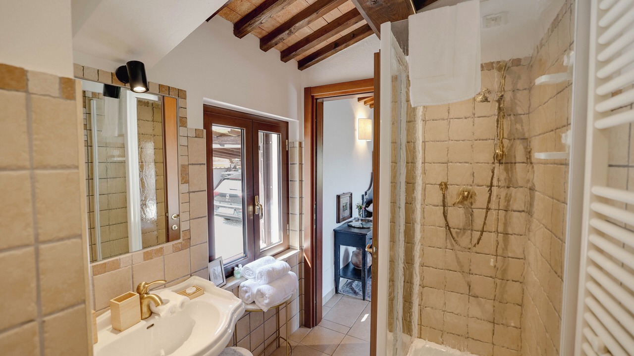 Photo of Bathroom in Montone