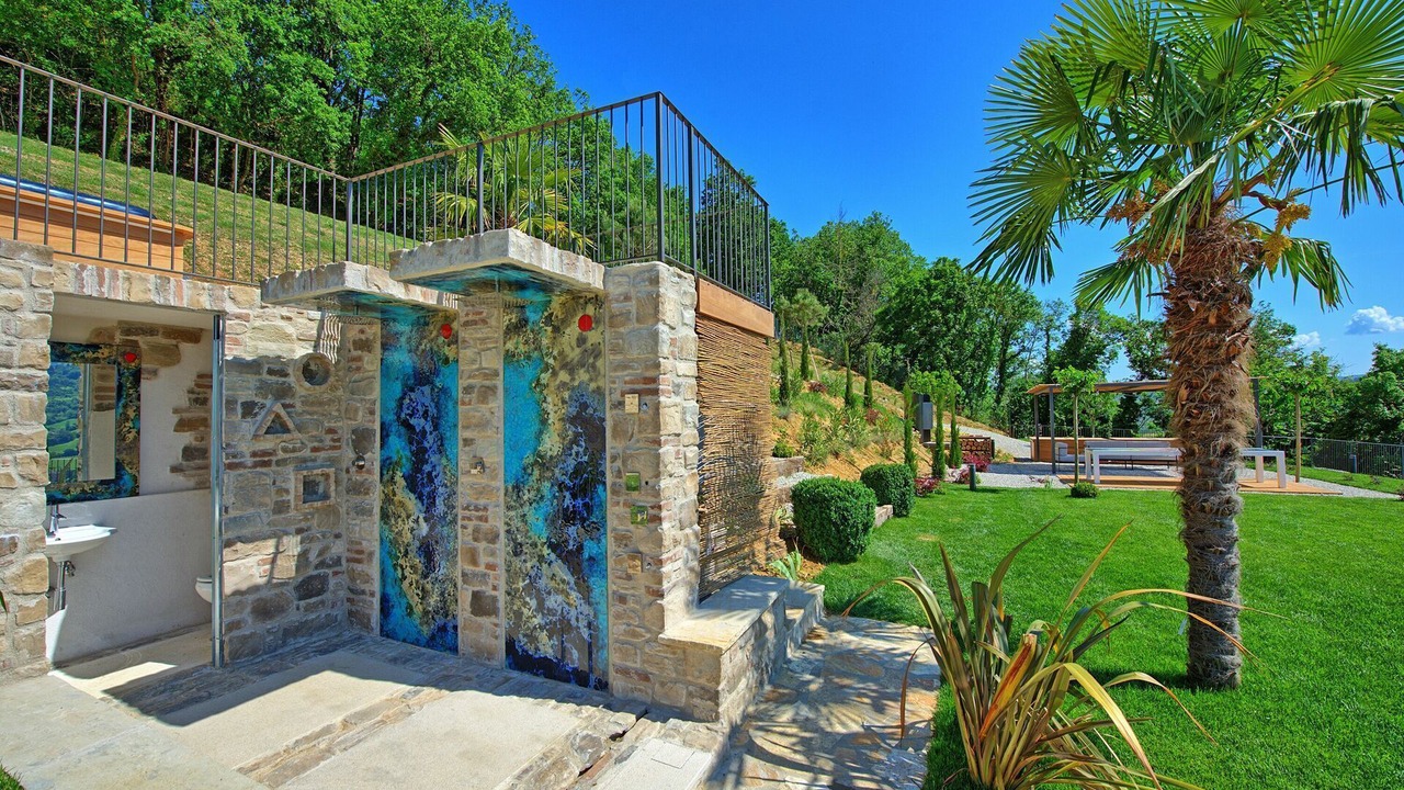 Photo of Bathroom in Montone