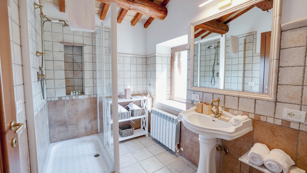 Photo of Bathroom in Montone